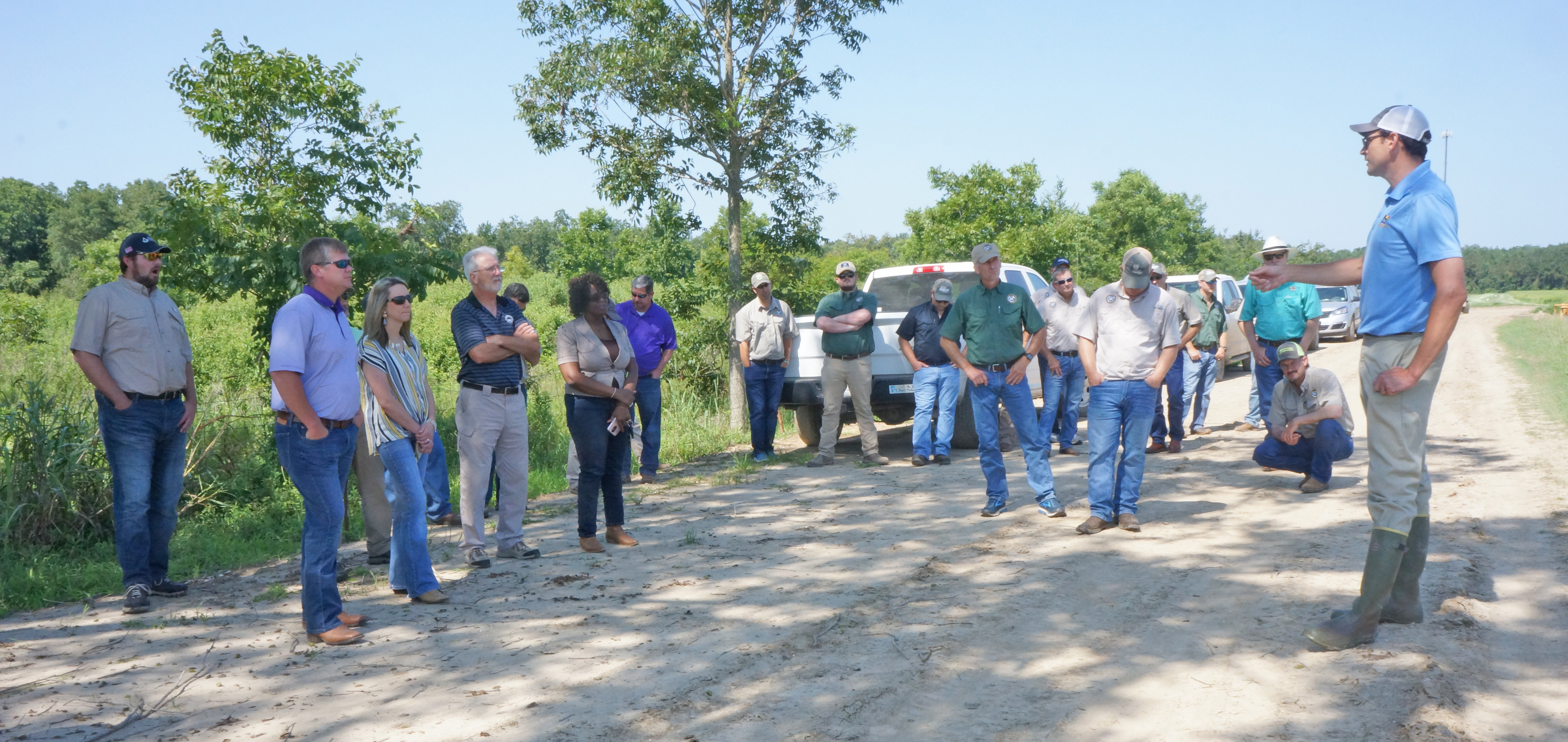 Louisiana crops highlight field tour for government agency representatives 